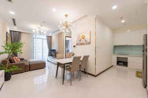 Không gian phòng khách căn hộ 1 phòng ngủ landmark plus theo ngày phù hợp cho gia đình 2 người lớn và 1 trẻ em