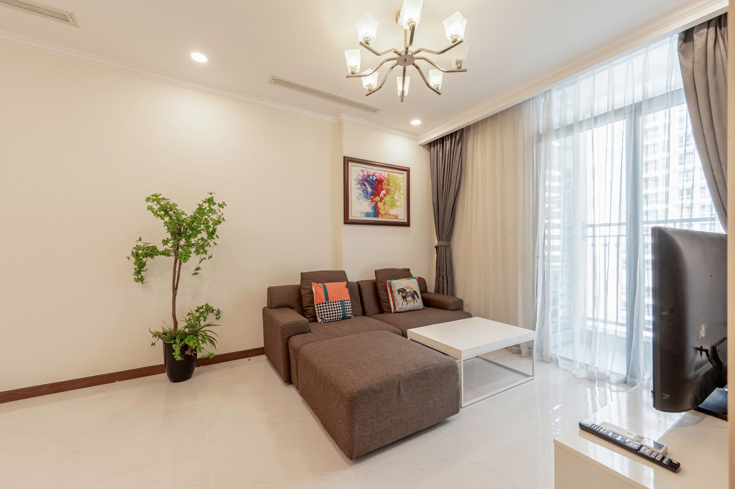 Thuê Landmark Plus theo ngày căn hộ 1 phòng ngủ đầy đủ nội thất, ban công, gần Landmark 81. Giá chỉ từ 1.300.000đ/đêm.
