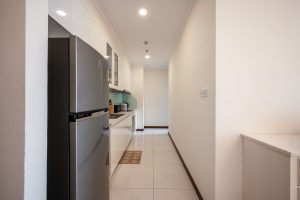 khu vực bếp căn hộ Landmark Plus 1PN cho thuê theo ngày trang bị đầy đủ dụng cụ cơ bản